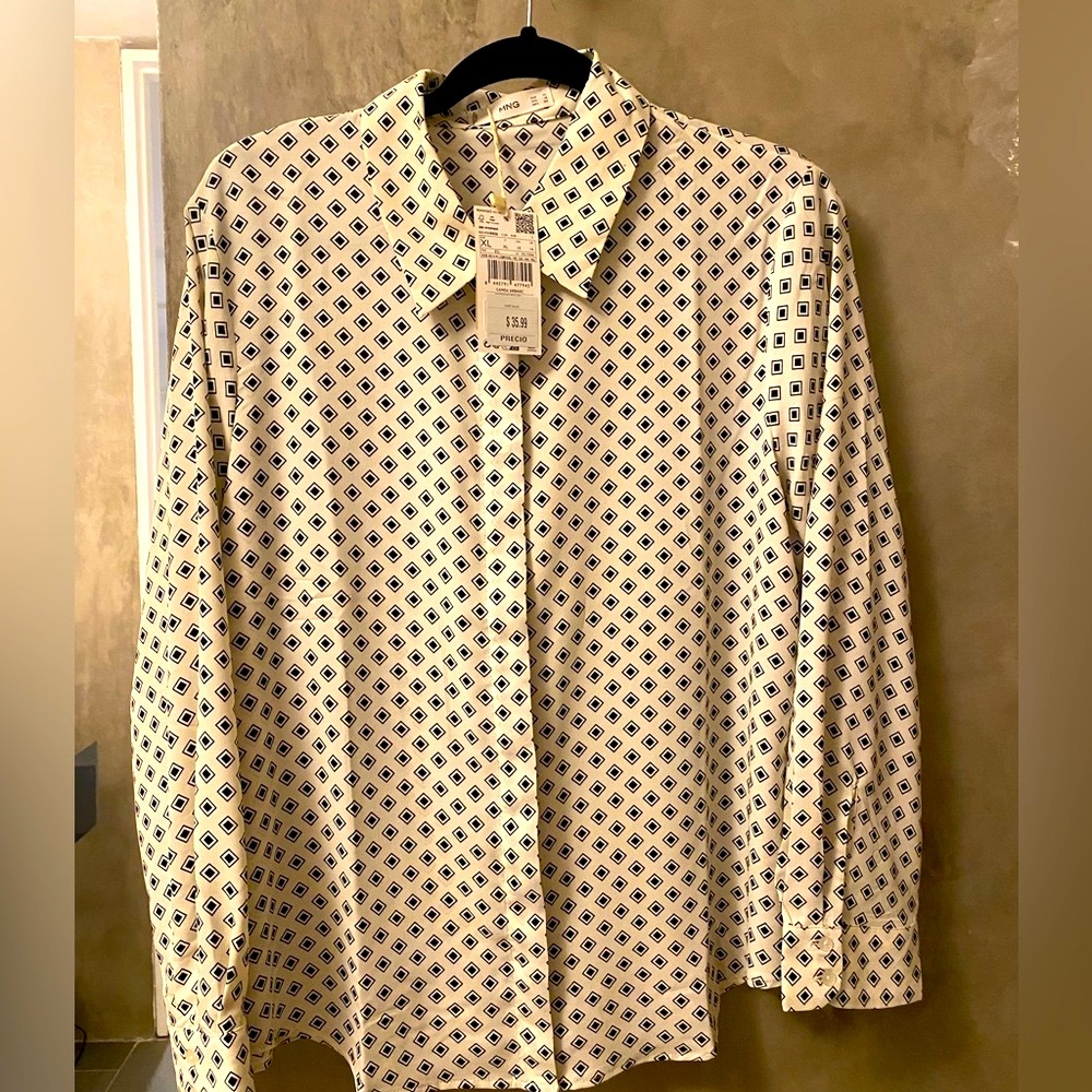 Mango long sleeve printed, XL, 100% polyester. Black and white, new with tags.
